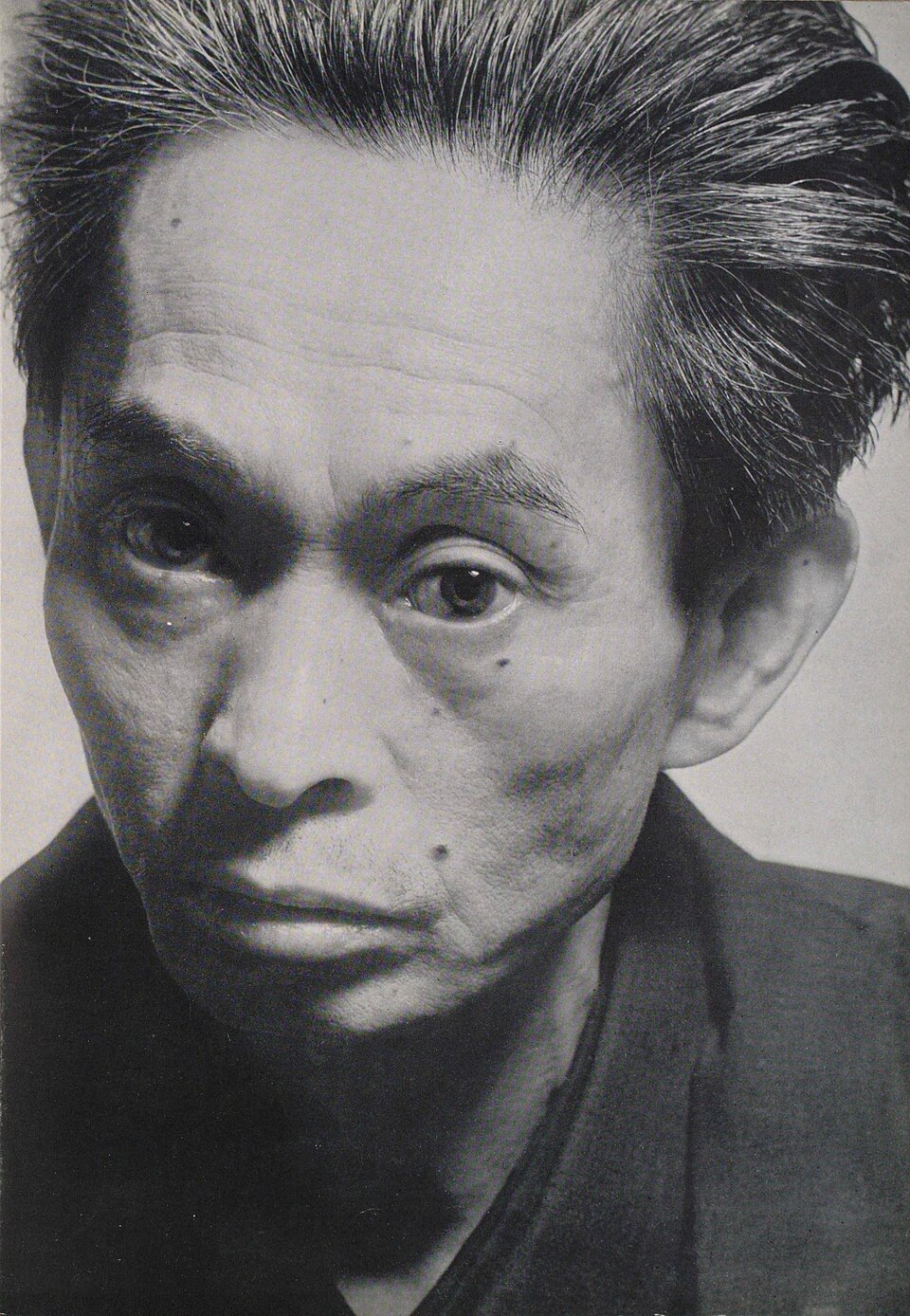 1953年、土門拳が撮影した川端康成の白黒肖像